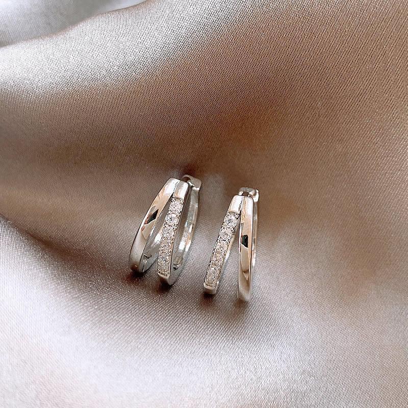 S925 silver needles, pure titanium steel, hypoallergenic double-loop stud earrings.